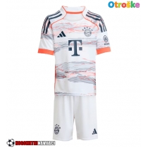 Otroške Nogometnih dresov Bayern Munich Gostujoči 2025-26 Kratki rokavi (+ hlače)